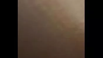 play Gosto muito menos recheio, close-up vídeo de comer fora