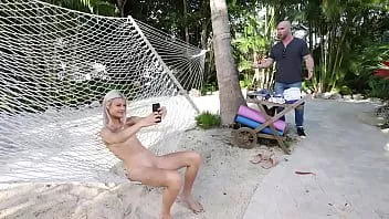 Играть Bangbros - юная луна фейри наказана отчимом за то, что она была маленькой шлюхой и посылала обнаженные тела незнакомцам