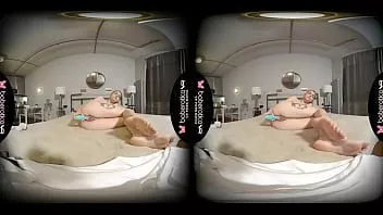 play Solo-Brünette, Amanda Clarke masturbiert, in vr