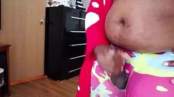 播放 穿着我兄弟妻子的圣诞长袍抽动我的鸡巴。