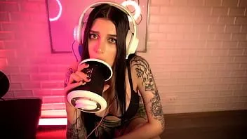 再生 見事な asmr 巨乳タトゥー女。ハニーヘイズ
