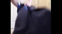 Reproduzir A prostituta pública Jacob Turner fica com a bunda esticada com um vibrador
