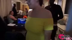 Jouer La MILF aux gros seins Vicki Verona prend la BBC à cru dans toute la maison