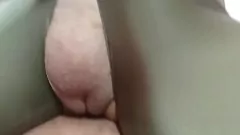play Petite latina milf em perneiras não consegue resistir a um pau enorme