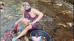 Play Outdoor Filipina Teen Ganda Gets Wet and Wild in Public