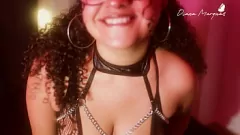 play Little Helper do papai: Latina Lesbian com vibrador